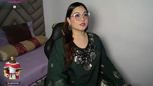 Freechat heluejamil on StripChat