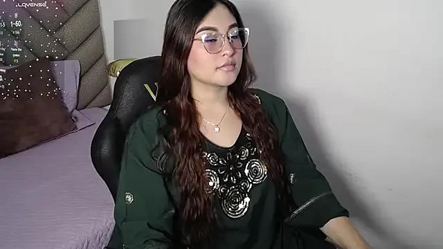 Freechat heluejamil on StripChat