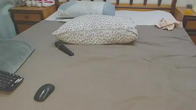 Freechat HugeTitisxx on StripChat