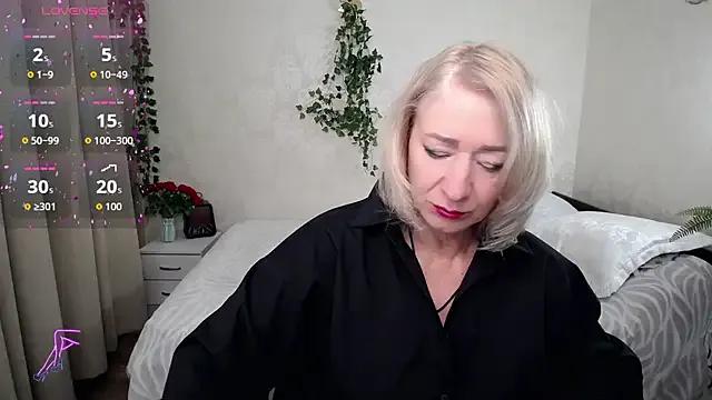 hunters_woman — Show your legs