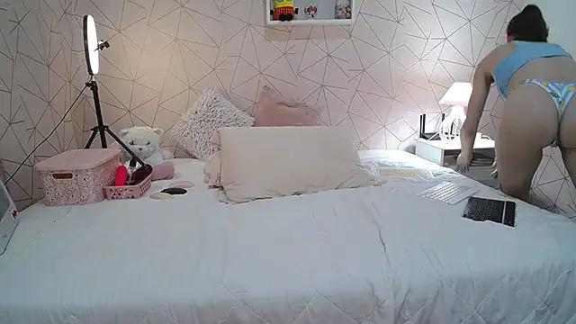 Irresistible24 on StripChat