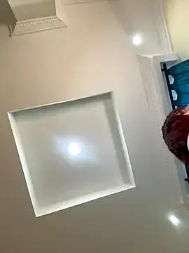 Freechat Ivelleee_ on StripChat