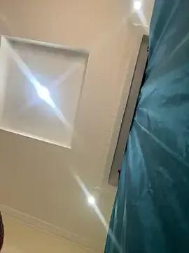 Freechat Ivelleee_ on StripChat