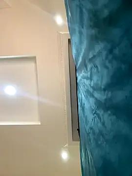 Freechat Ivelleee_ on StripChat