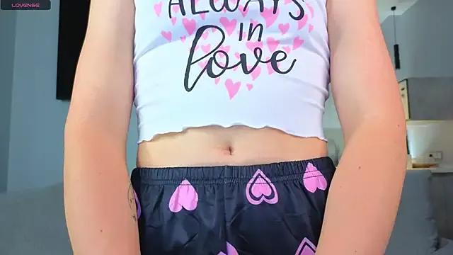 JuliannaWenger on StripChat