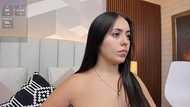 Julietasantos__ on StripChat