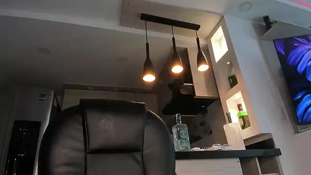 karly_angeel on StripChat