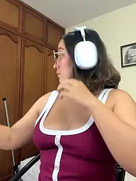 Kay_LustyWife on StripChat