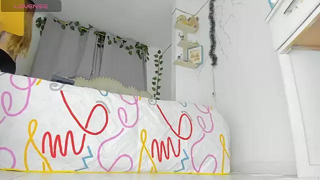 Freechat khalyn_jenner on StripChat