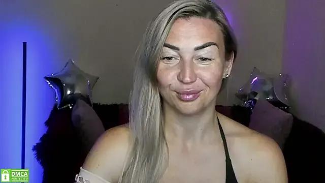 Freechat Kiss_julli88I on StripChat