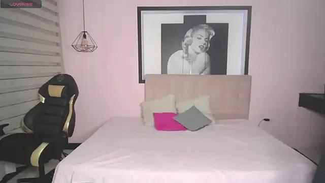 Freechat Kitten_Cam on StripChat