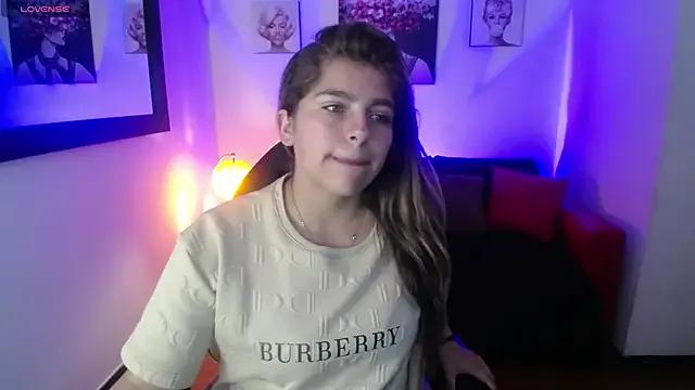 Freechat Kitten_Cam on StripChat