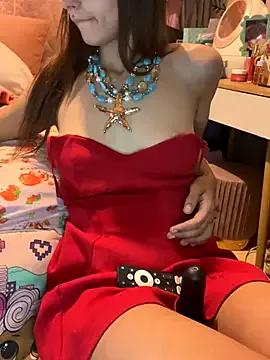 LaPetitechienne1 on StripChat