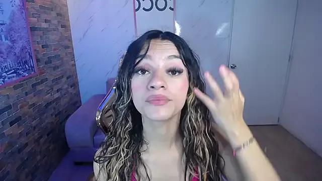 Laurita_b on StripChat