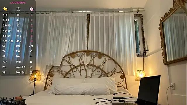 LezlieGreet — Is anyone there?