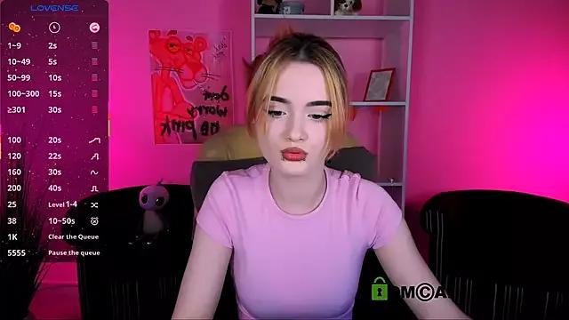 liana_kisses on StripChat