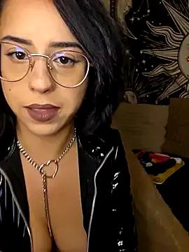 Freechat LisandreLaVenale on StripChat