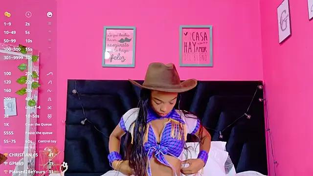 Freechat littleebonymommy on StripChat