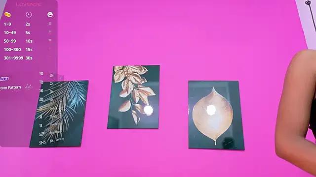 Freechat littleebonymommy on StripChat