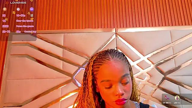 Freechat littleebonymommy on StripChat