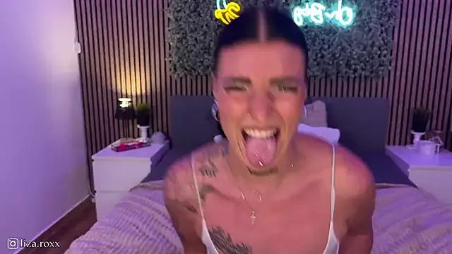 LizaRoxx on StripChat