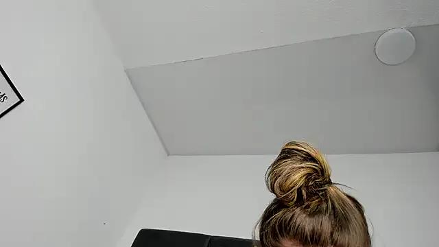 Lizz_Luna on StripChat