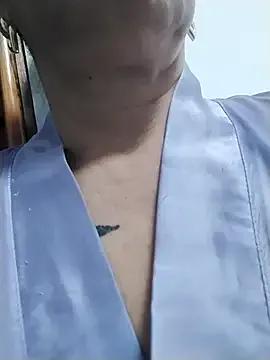 lonely_shewolf on StripChat