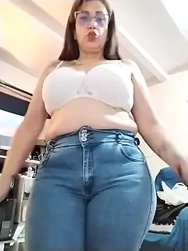 lonely_shewolf on StripChat