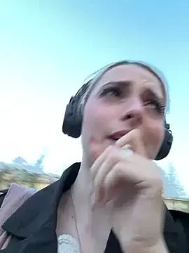 LoraaDoll on StripChat