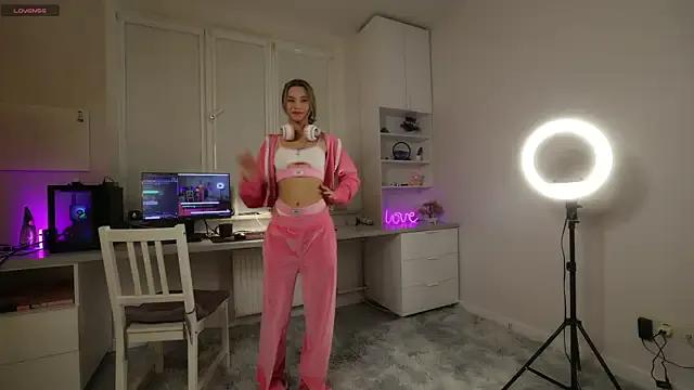 lovekissmes on StripChat