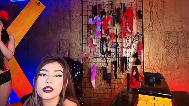 lucy_queensss on StripChat