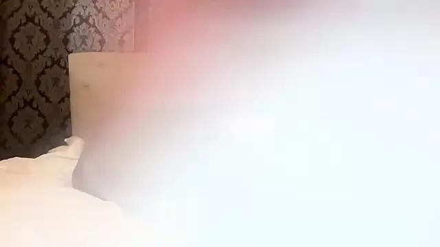 Private LucyLuxee19 on StripChat