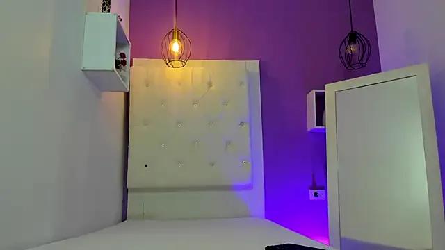 Luna_ebony69 on StripChat