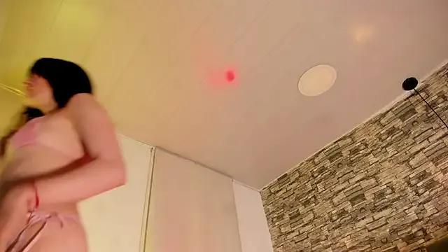 Freechat LuneDeLumiere on StripChat