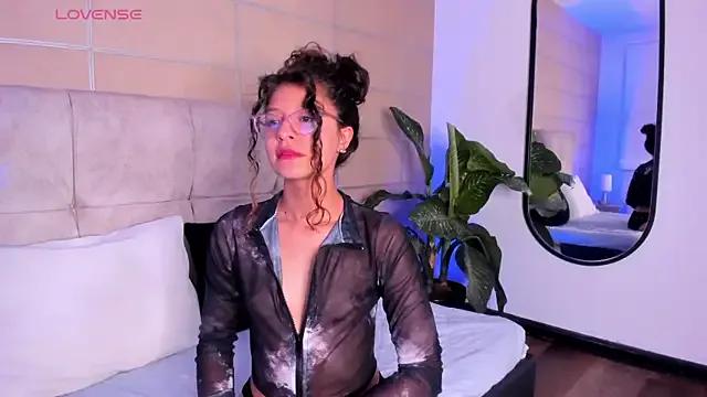 mac-sara on StripChat