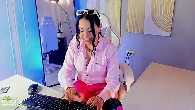 mafe_cream — Oil show on my legs