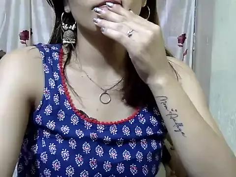 maira_33 — Fingering pussy 