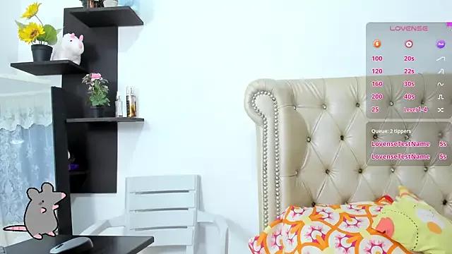 MatureHorny_70 on StripChat