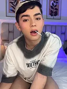 Maxi_little on StripChat