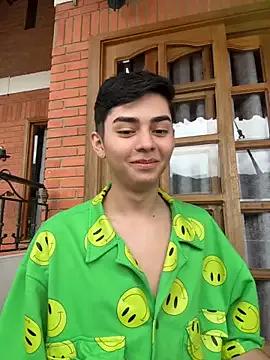 Maxi_little on StripChat