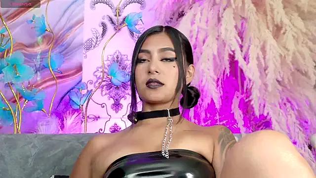 Freechat meganwolf_1 on StripChat