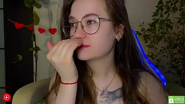 mia_here on StripChat