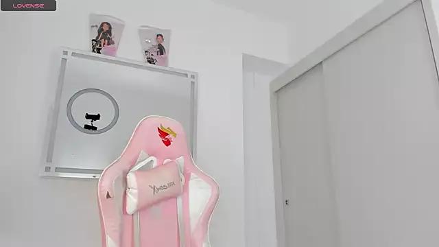 mia_yourmommy on StripChat