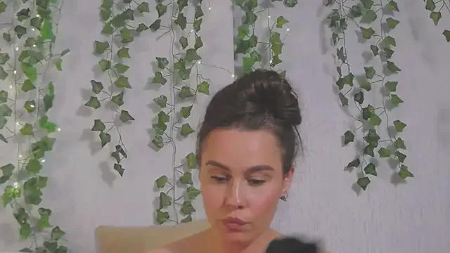 MiaNell on StripChat