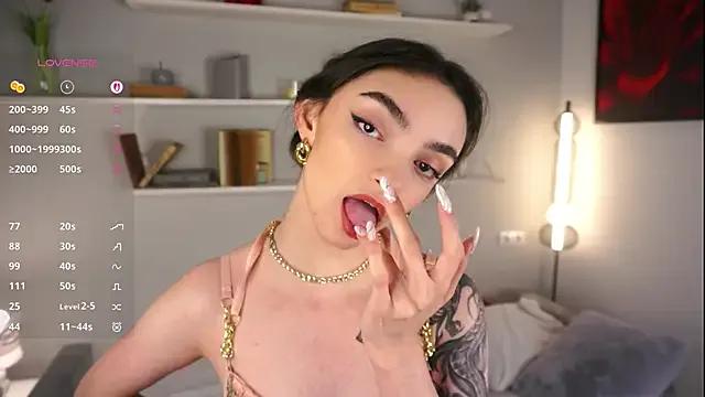 Morena_Dolce on StripChat