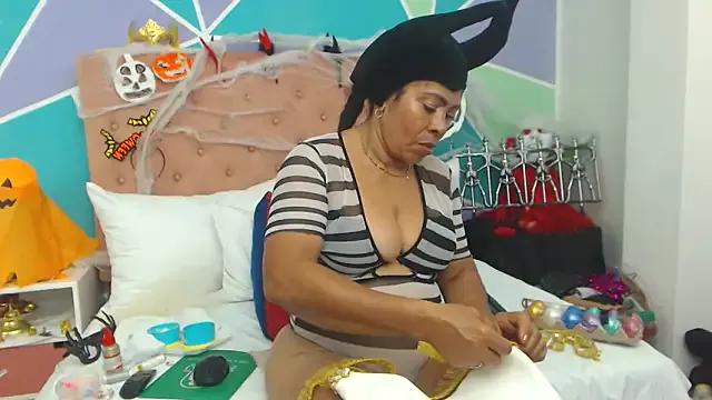 Morenaza6420 on StripChat