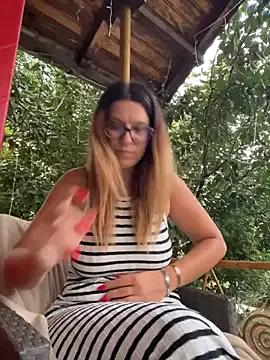 Freechat NadiraNoor on StripChat