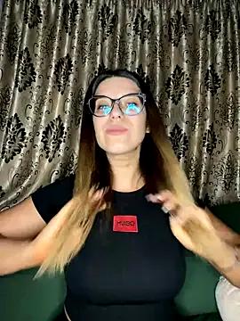 Freechat NadiraNoor on StripChat