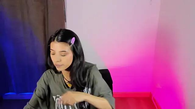 NanakoDollx on StripChat