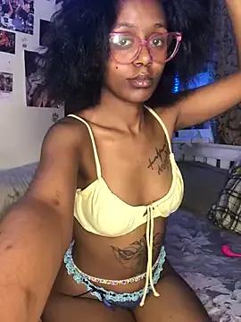 naughtybitches5 on StripChat